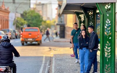Gobierno y empresarios se reúnen buscando destrabar el paro del transporte público