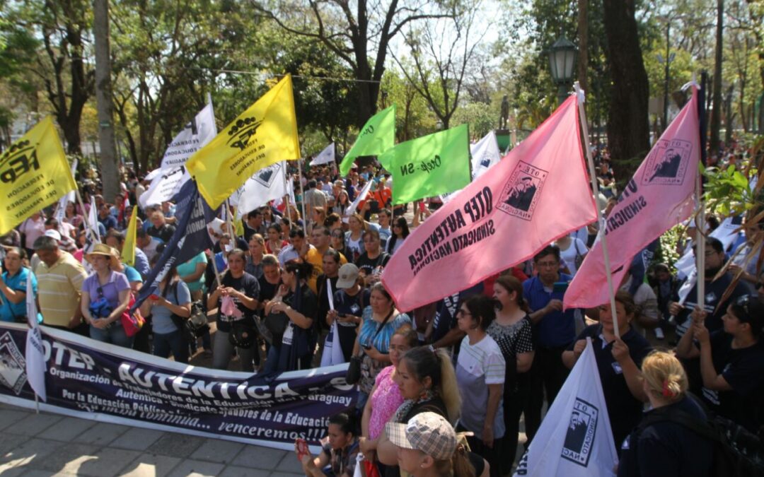 Docentes anuncian movilización nacional y paro total en las instituciones 