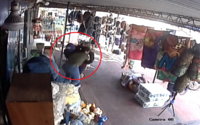 Trabajadora frustra asalto tras enfrentarse a delincuente