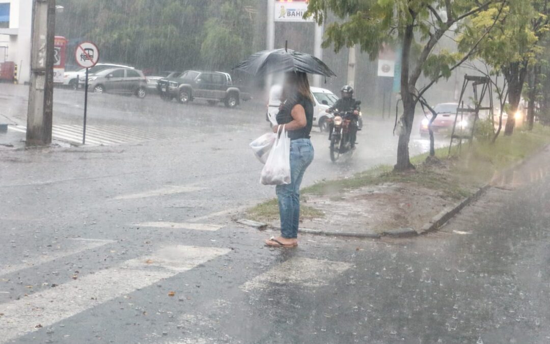 Meteorología mantiene alerta por lluvias intensas para gran parte del país