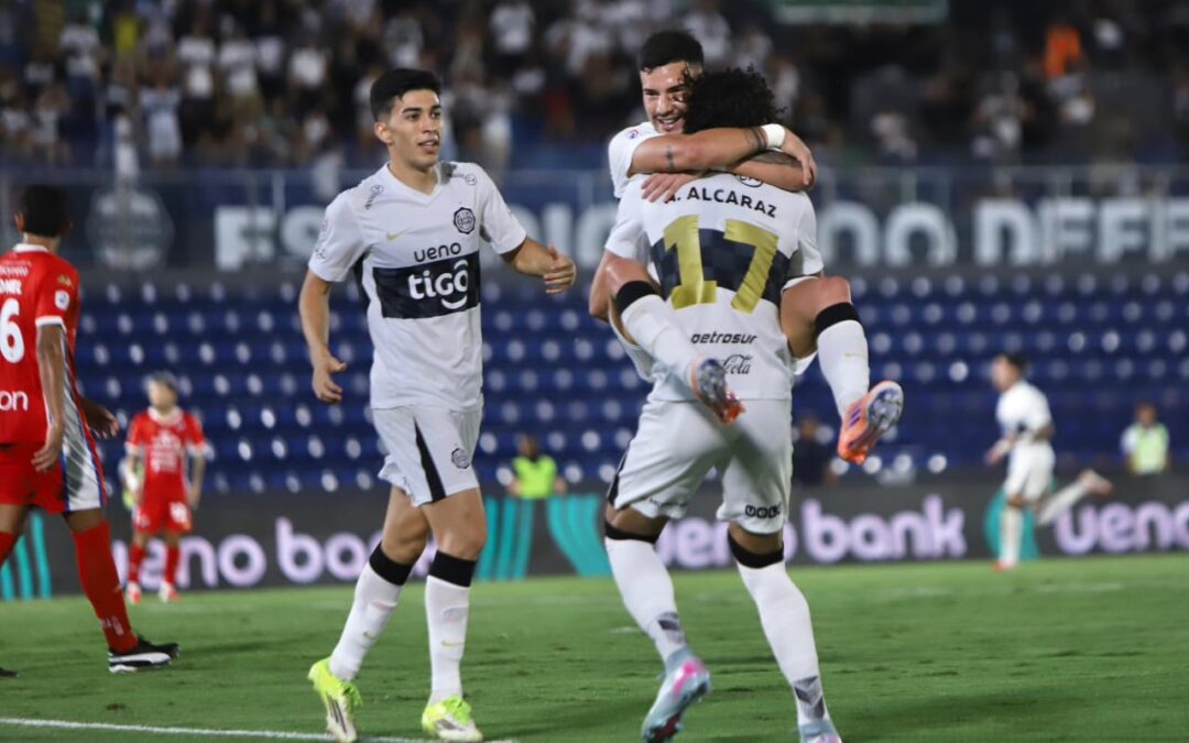 Olimpia derrotó a Nacional y se aleja en la punta del Apertura