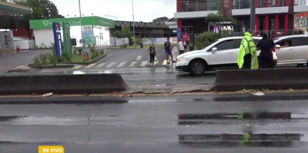 Doble accidente frente al Mercado de Abasto deja un fallecido y tres heridos