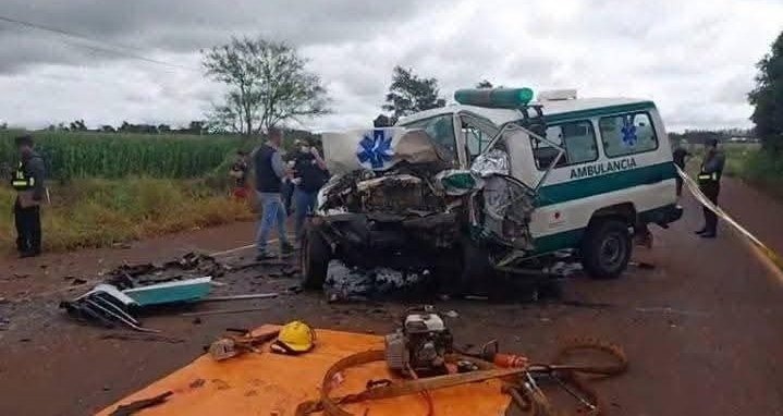 Tragedia en Canindeyú: Choque entre ambulancia y camioneta deja tres muertos
