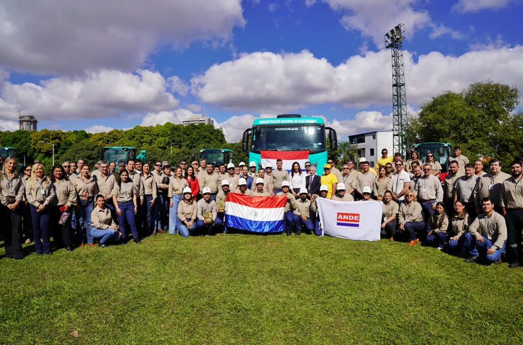 Gobierno fortalece a la ANDE con inversiones: maquinarias serán distribuidas en distintas regiones