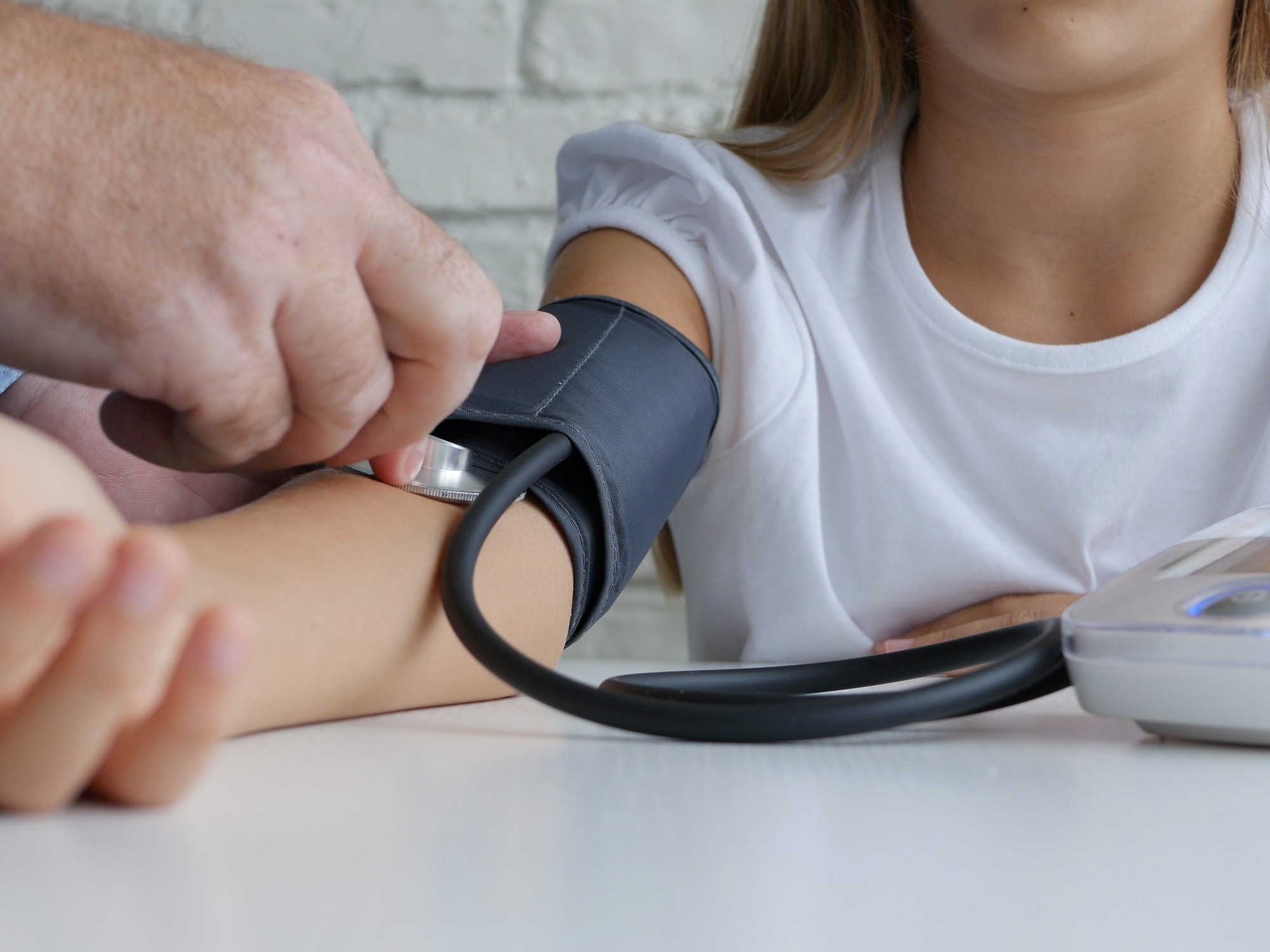 Hipertensión juvenil en aumento: recomiendan cambios de hábitos para evitar complicaciones