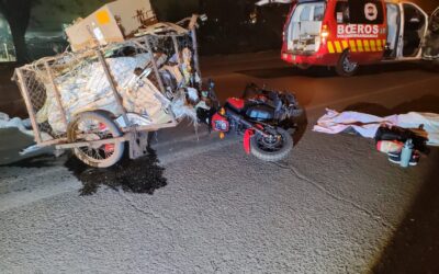 Joven motociclista muere en Hernandarias tras chocar contra un carrito reciclador
