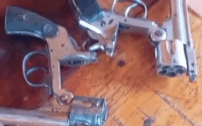 Encuentran dos armas de fuego en la mochila de un alumno en CDE