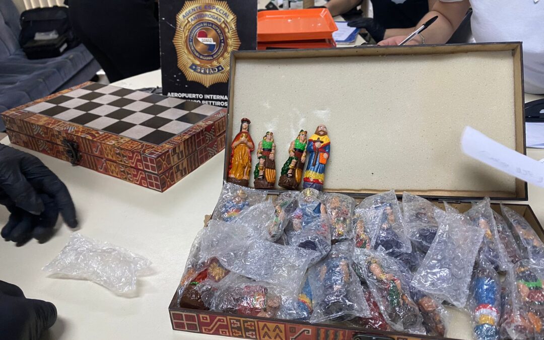 Silvio Pettirossi: frustran envío de cocaína en piezas artesanales de ajedrez
