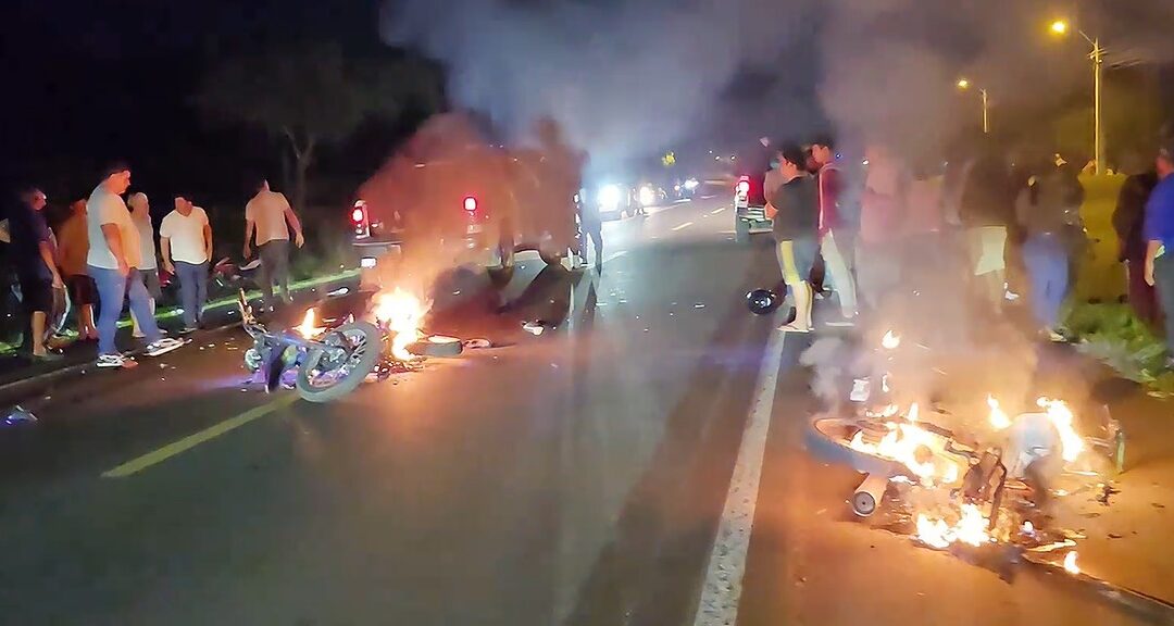 Choque entre motos deja dos muertos y dos niños heridos en San Pedro