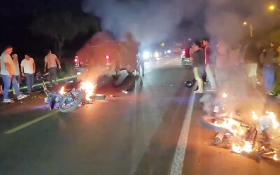 Choque entre motos deja dos muertos y dos niños heridos en San Pedro