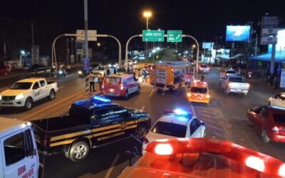 Accidente en Roque Alonso dejó a una mujer atrapada en su vehículo