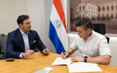 Santiago Peña promulgó la ley “Letrina Cero” en las escuelas