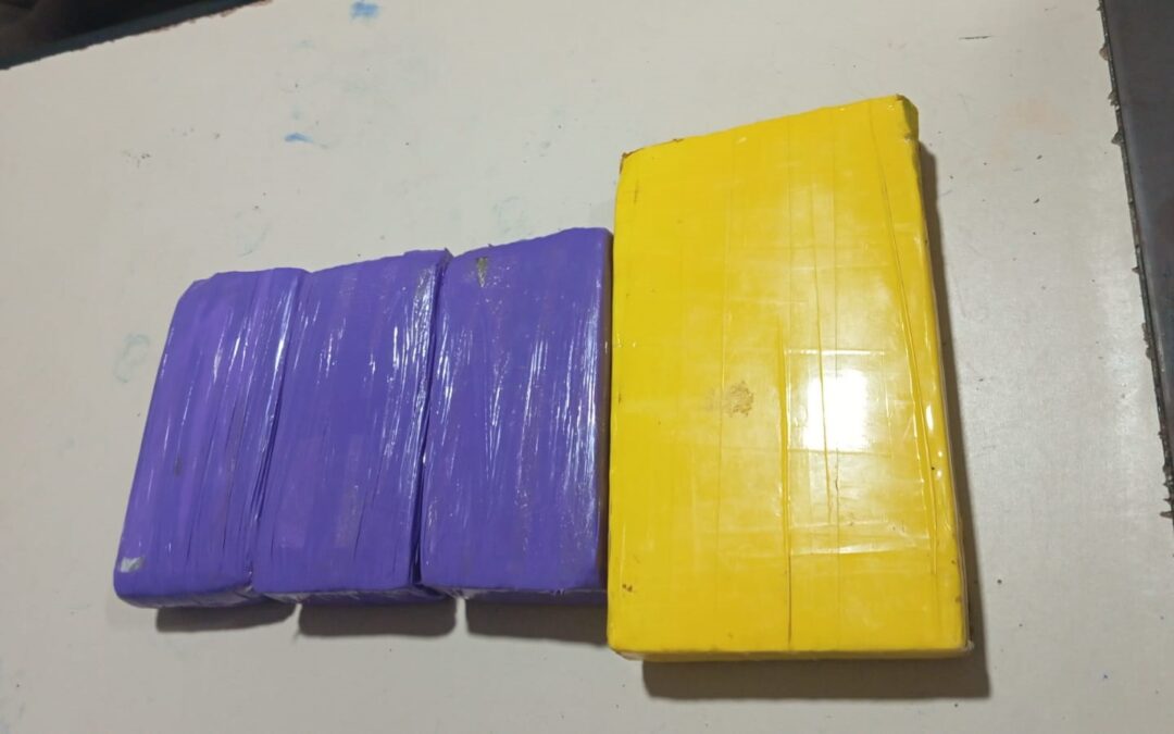 Policía intentó ingresar droga al penal de Tacumbú y quedó detenido