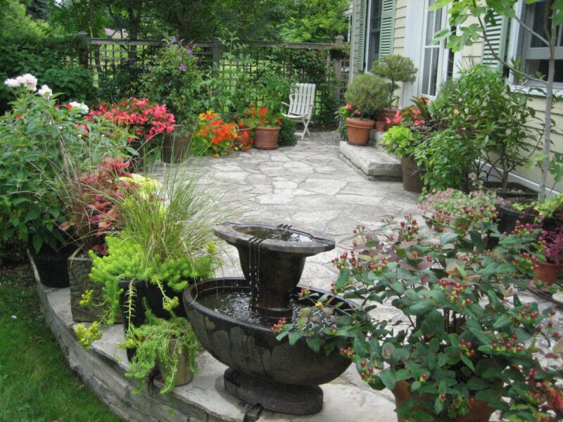 Containers on a terrace (Garden Making photo)