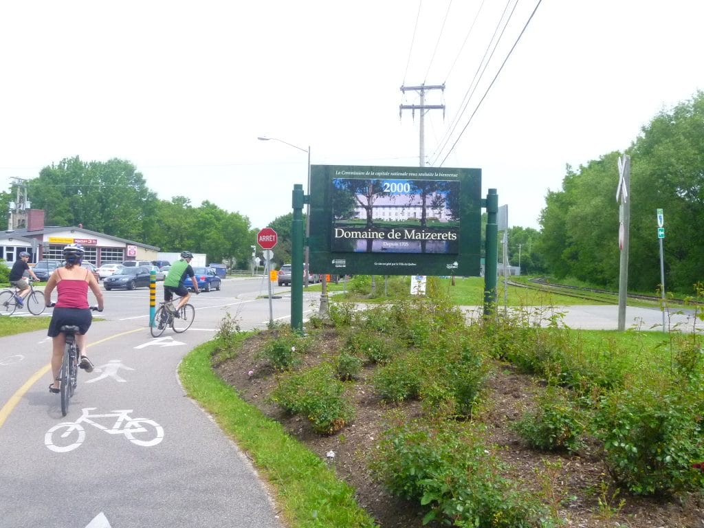 Domaine de Maizerets is easily reached on the Corridor du Littoral bike path.