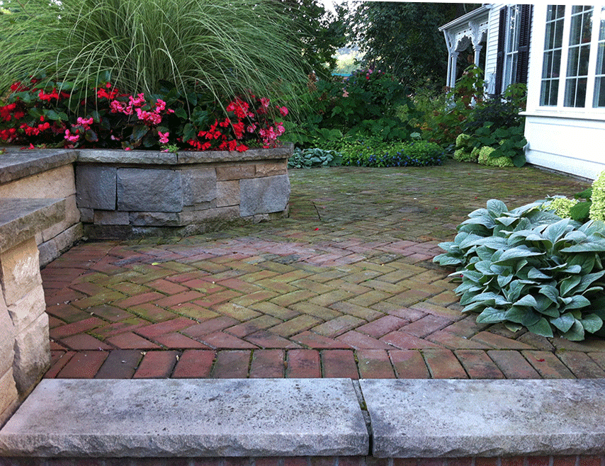 An inviting patio. (Garden Making photo)