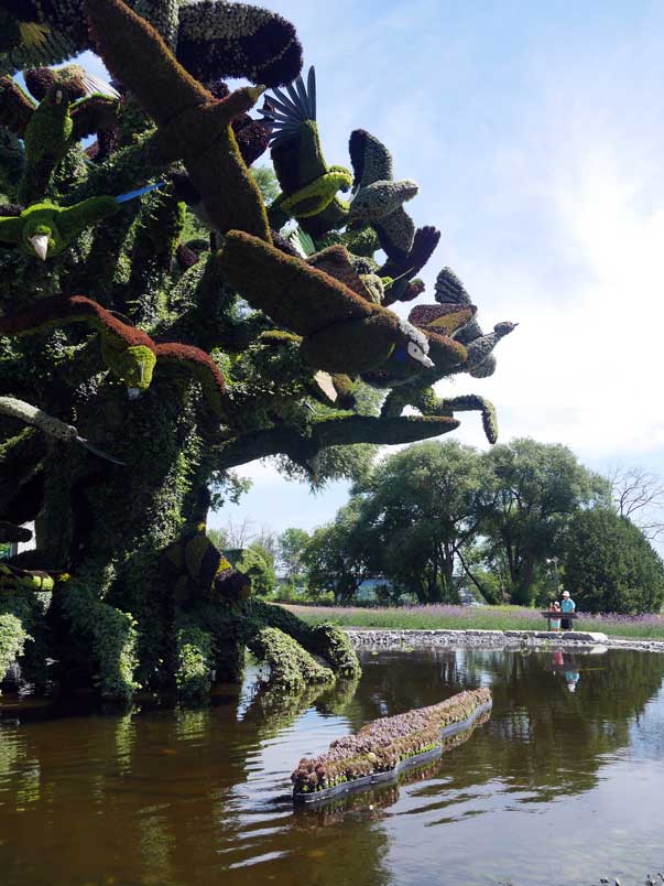 Mosaiculture Bird Tree