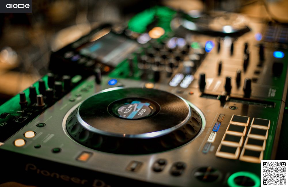 What are virtual musicians in Aiode?