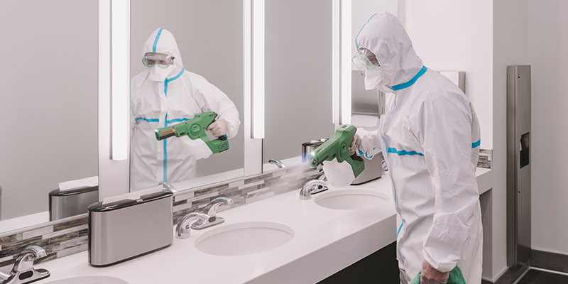 deep cleaning bathroom