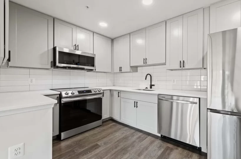Fully equipped kitchen in furnished corporate apartment located in Bethesda, MD.