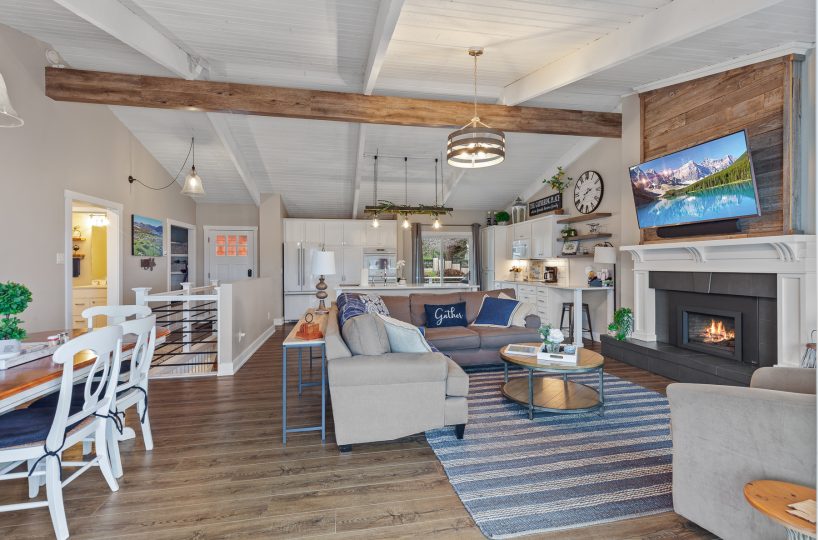 Large spacious great room in furnished home located in Liberty Lake, WA.