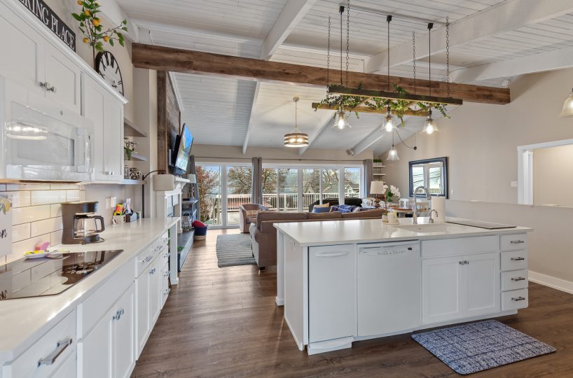 Modern fully equipped kitchen in furnished home located in Liberty Lake, WA.