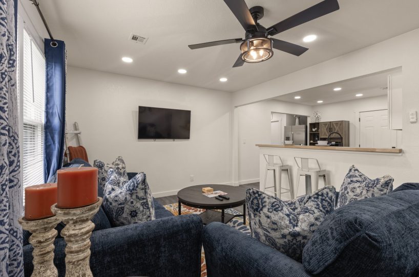 Furnished living room in furnished home in Tulsa, OK