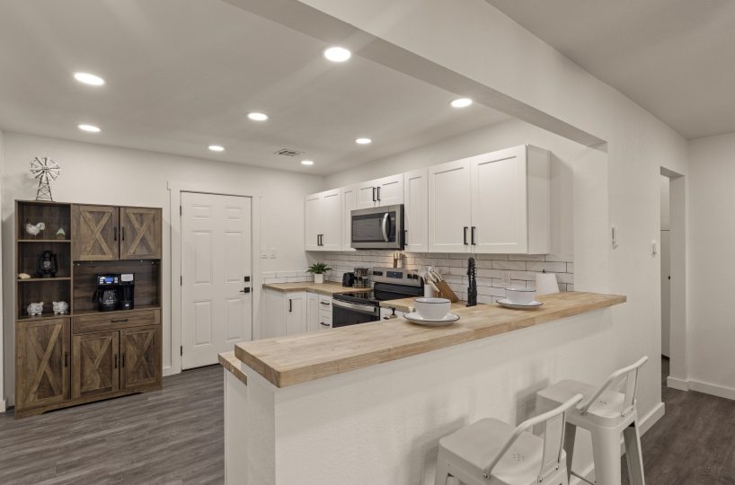 Fully equipped kitchen in furnished home located in Tulsa, OK.