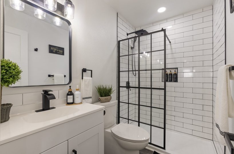Modern bathroom in furnished home located in Tulsa, OK.