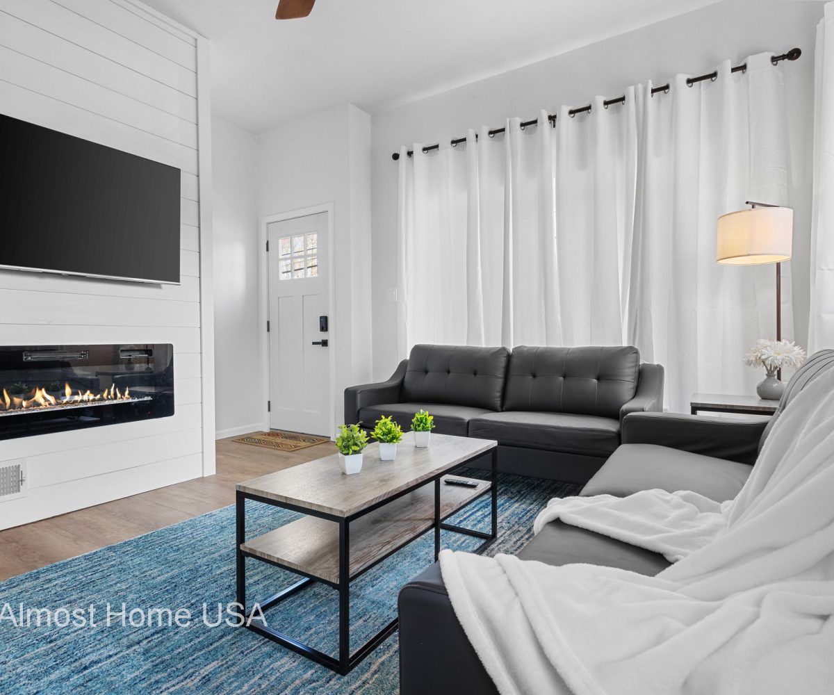 Living room in furnished rental in Sturgeon Bay, WI.