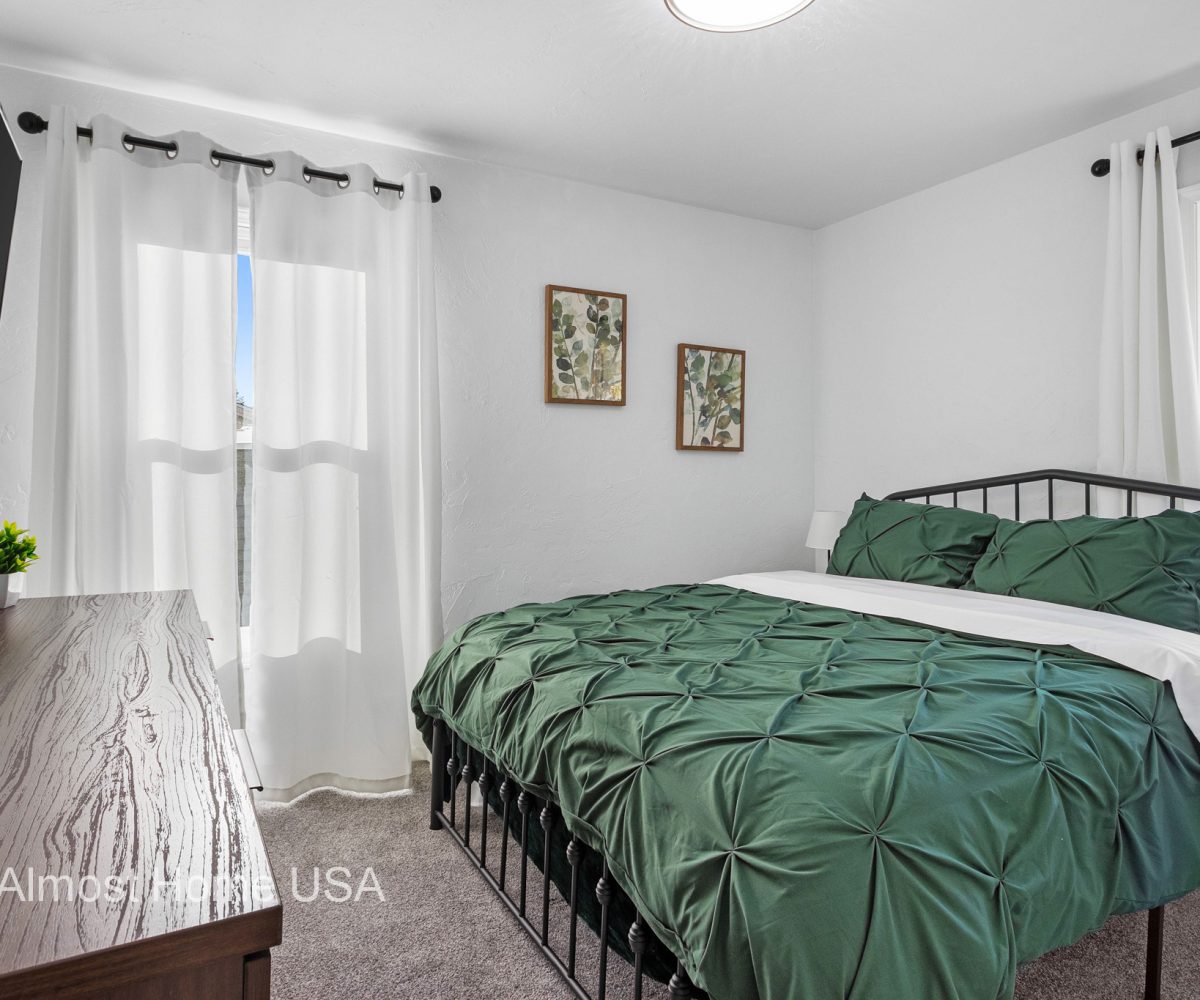 Queen bed in second bedroom in furnished rental located in Sturgeon Bay, WI.