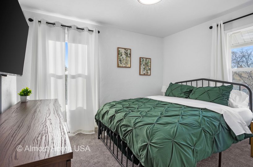 Queen bed in second bedroom in furnished rental located in Sturgeon Bay, WI.