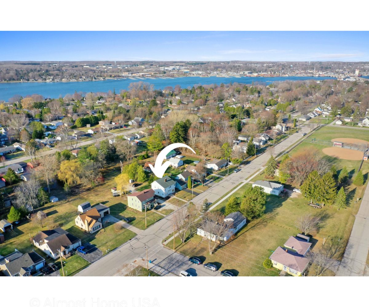 Exterior and surrounding neighborhood overview of furnished home in Sturgeon Bay, WI.