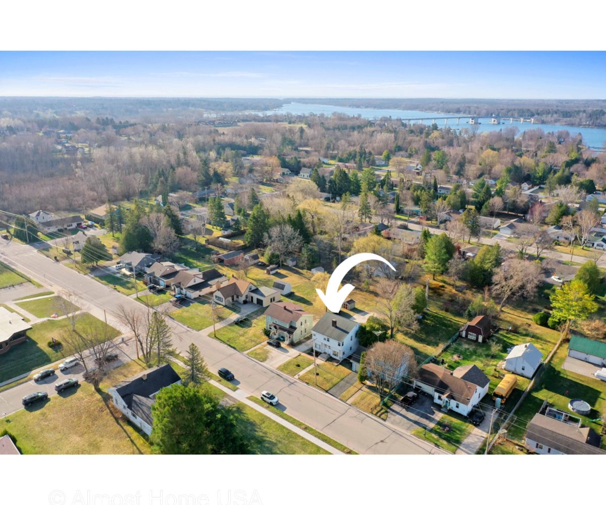 Overview of surrounding neighborhood where furnished rental is located in Sturgeon Bay, WI.