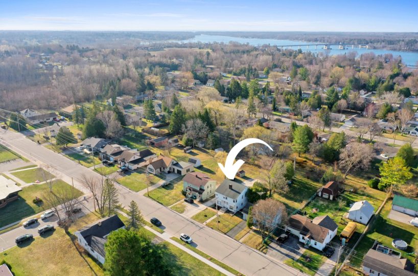 Overview of surrounding neighborhood where furnished rental is located in Sturgeon Bay, WI.