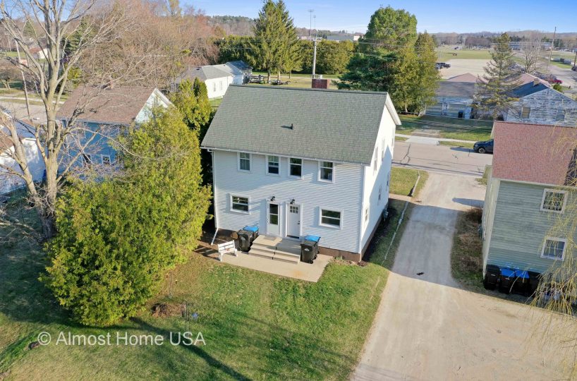 Front exterior view of furnished home located in Sturgeon Bay, WI.