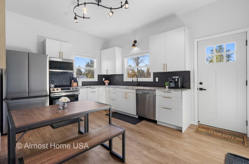 Modern furnished kitchen in furnished rental located in Sturgeon Bay, WI.