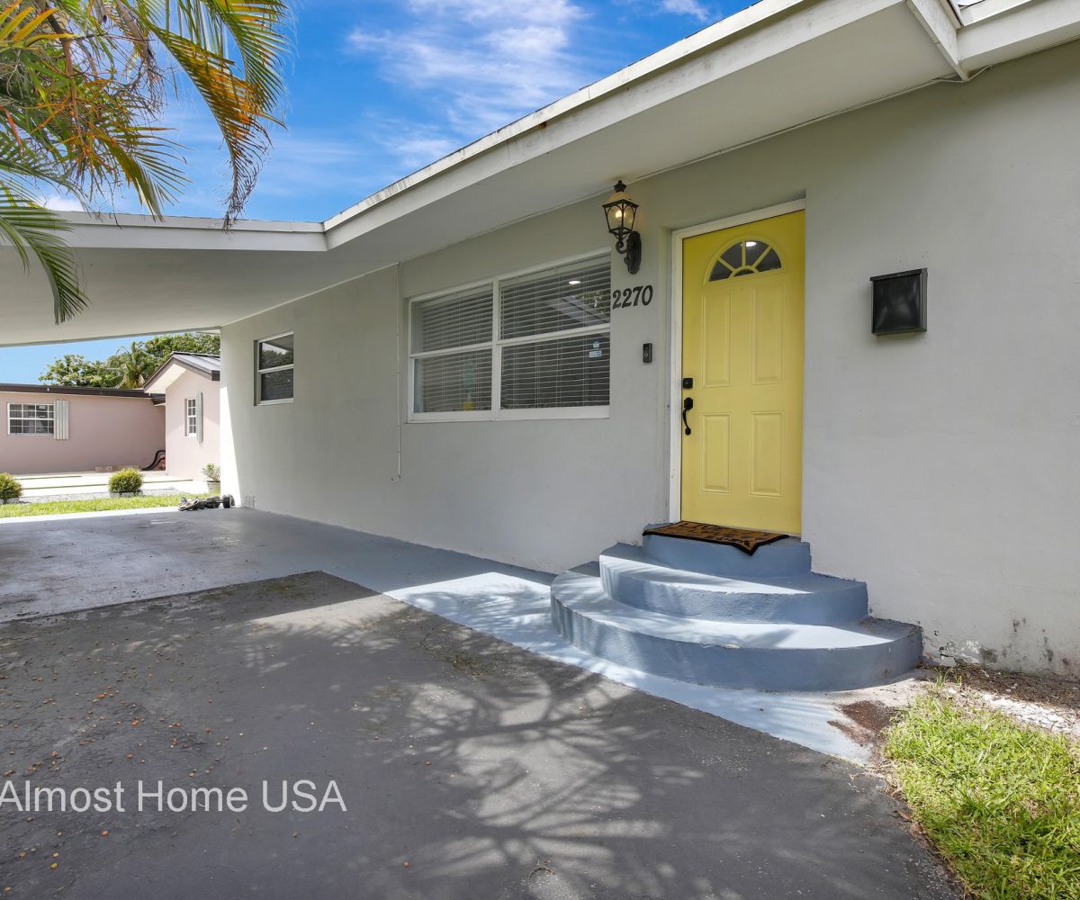 Entry of furnished home located near Miami, FL.