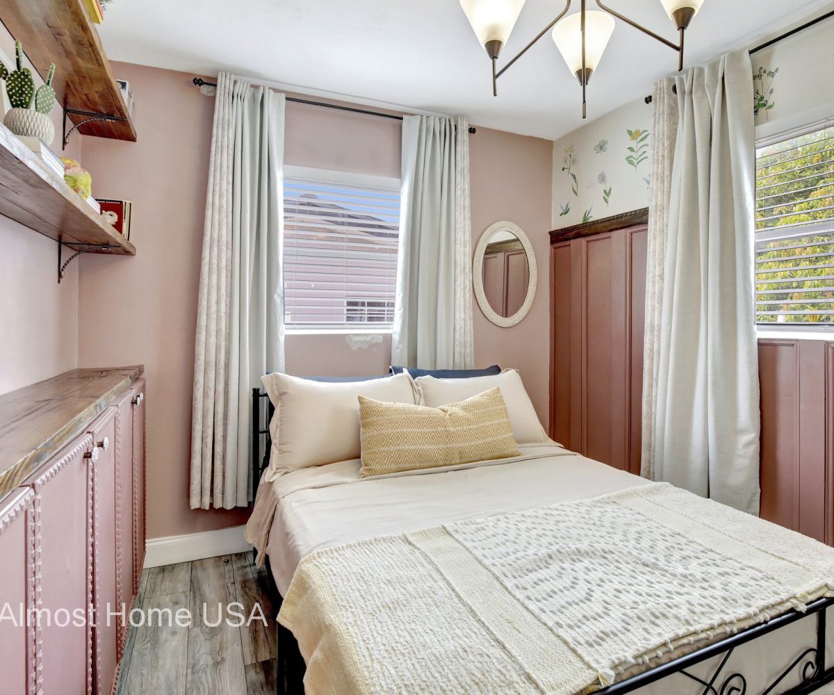 Fully outfitted third bedroom in furnished home located in Miami, FL.