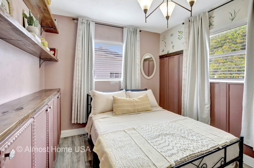 Fully outfitted third bedroom in furnished home located in Miami, FL.