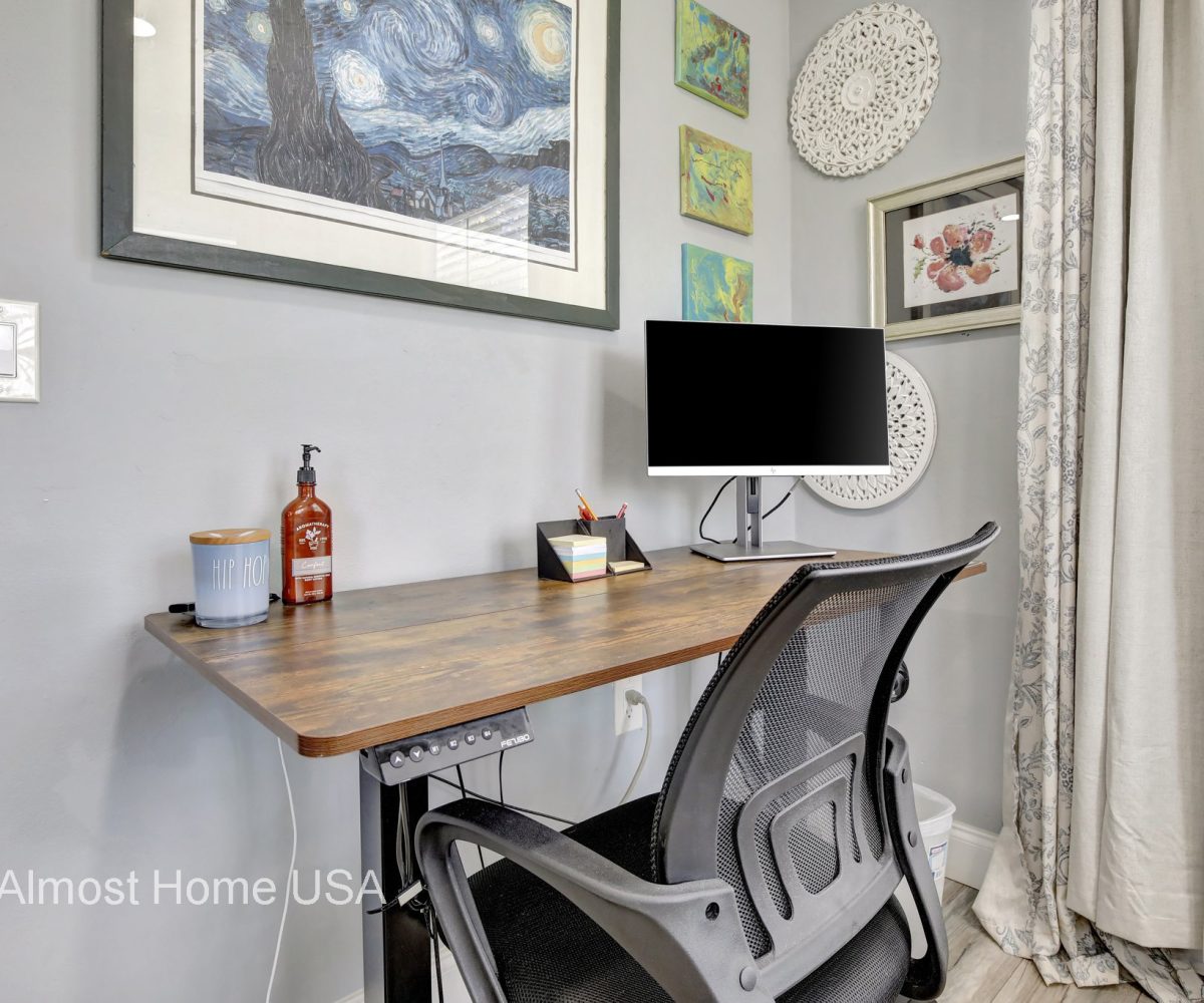 Workstation in furnished home located in Miami, FL>