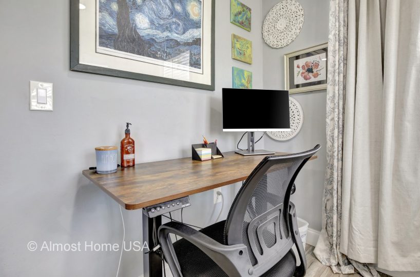 Workstation in furnished home located in Miami, FL>