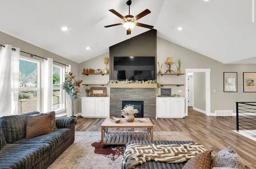 Living room in furnished home in Spanish Fork, UT.