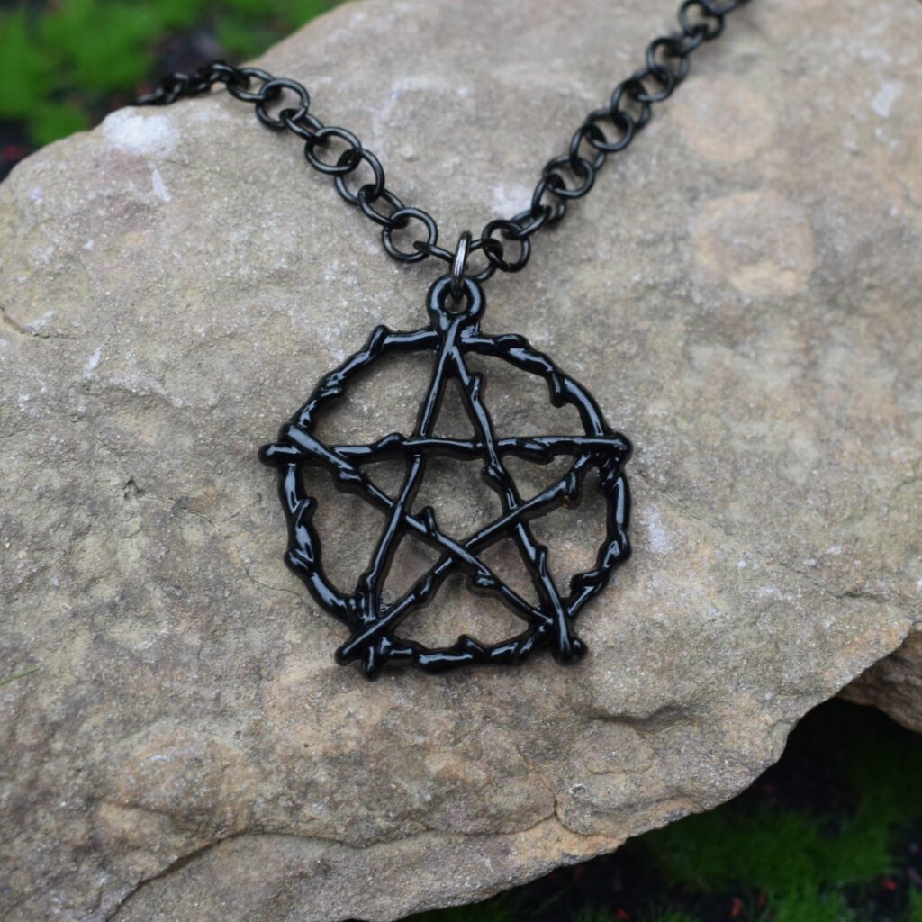 How to Style Gothic Jewelry: Brooches, Necklaces & Statement Pieces