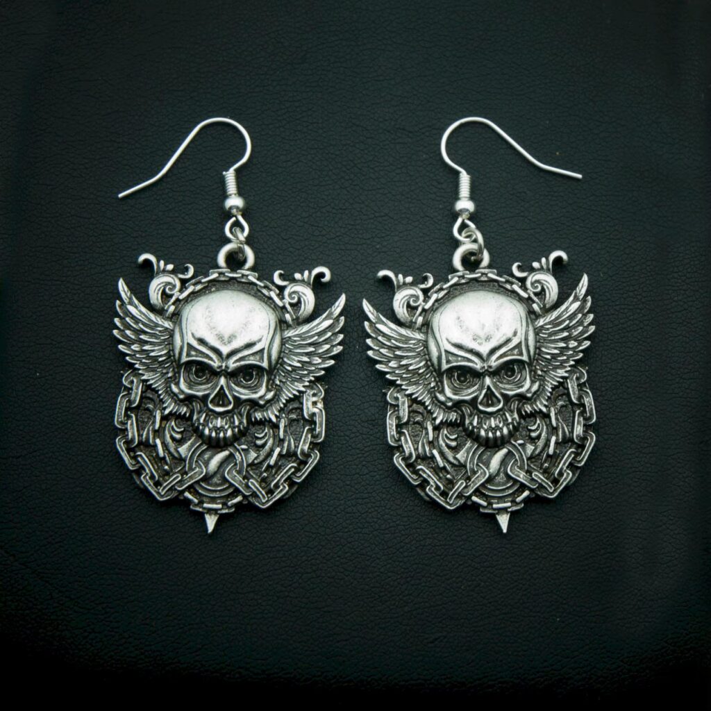 ⚙️ Why Stainless Steel Jewelry Is Perfect for Gothic & Everyday Wear