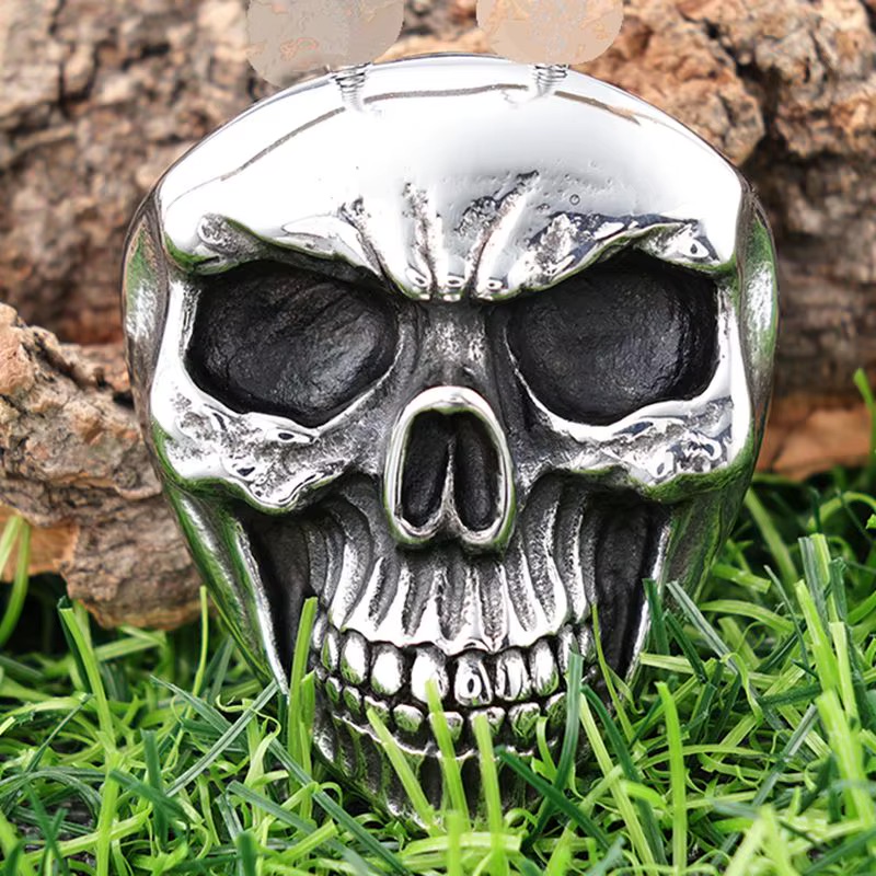 How to Style Gothic Jewelry: Brooches, Necklaces & Statement Pieces