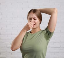 Woman with sweaty smelly underarm odor