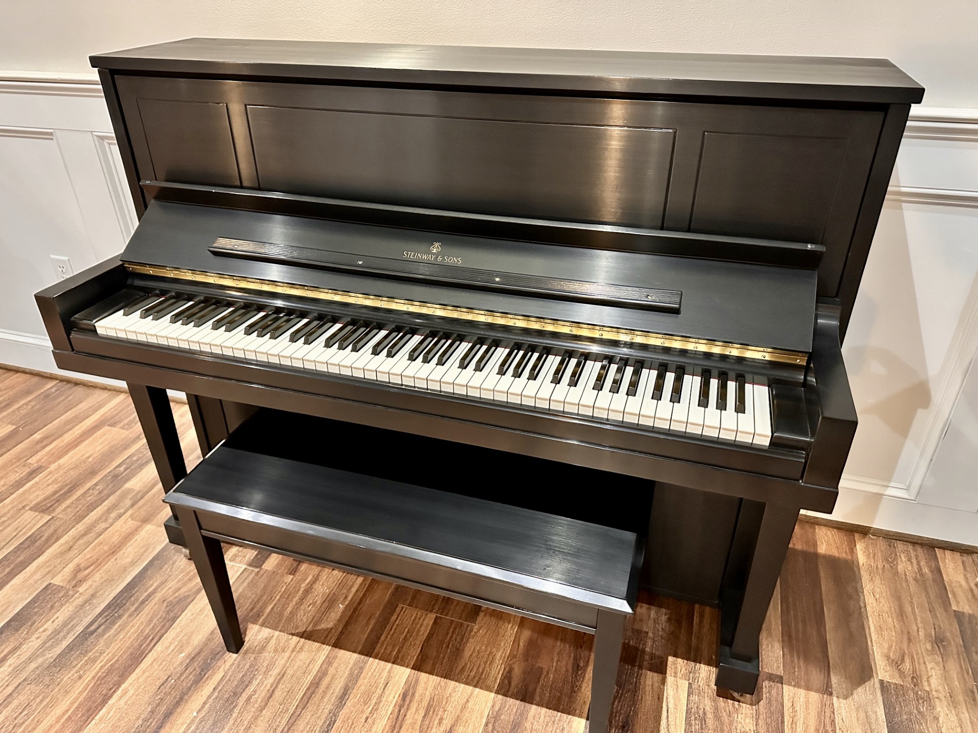 Steinway & Sons 1098 Upright