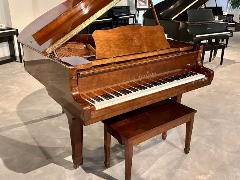 Young Chang G-157 Baby Grand