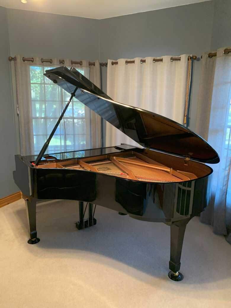 Yamaha C2 in pristine condition with touching sound